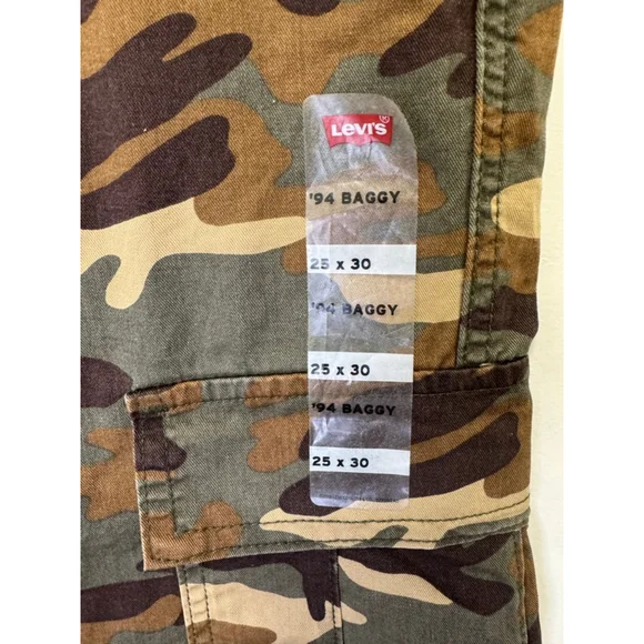 Women's Levi's Camouflage '94 Baggy Cargo Pants Size 25 - Picture 4 of 7